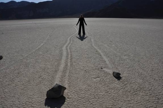 As incríveis pedras que se movem, no leito seco de um antigo lago no Death Valley National Park, na Califórnia - EUA